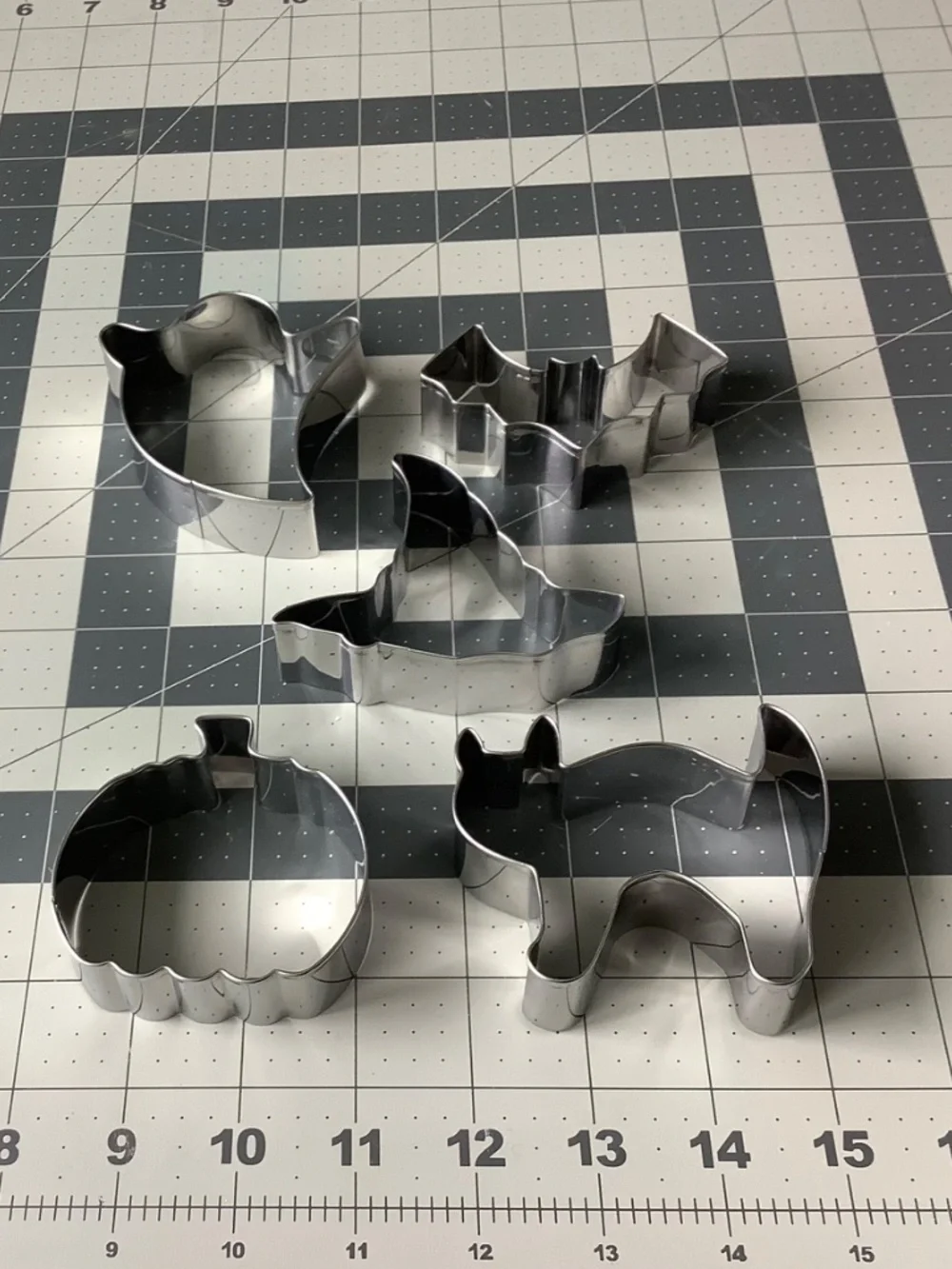 5-Piece Halloween Metal Cookie Cutter Set Witch Hat, Bat, Pumpkin, Cat, Ghost